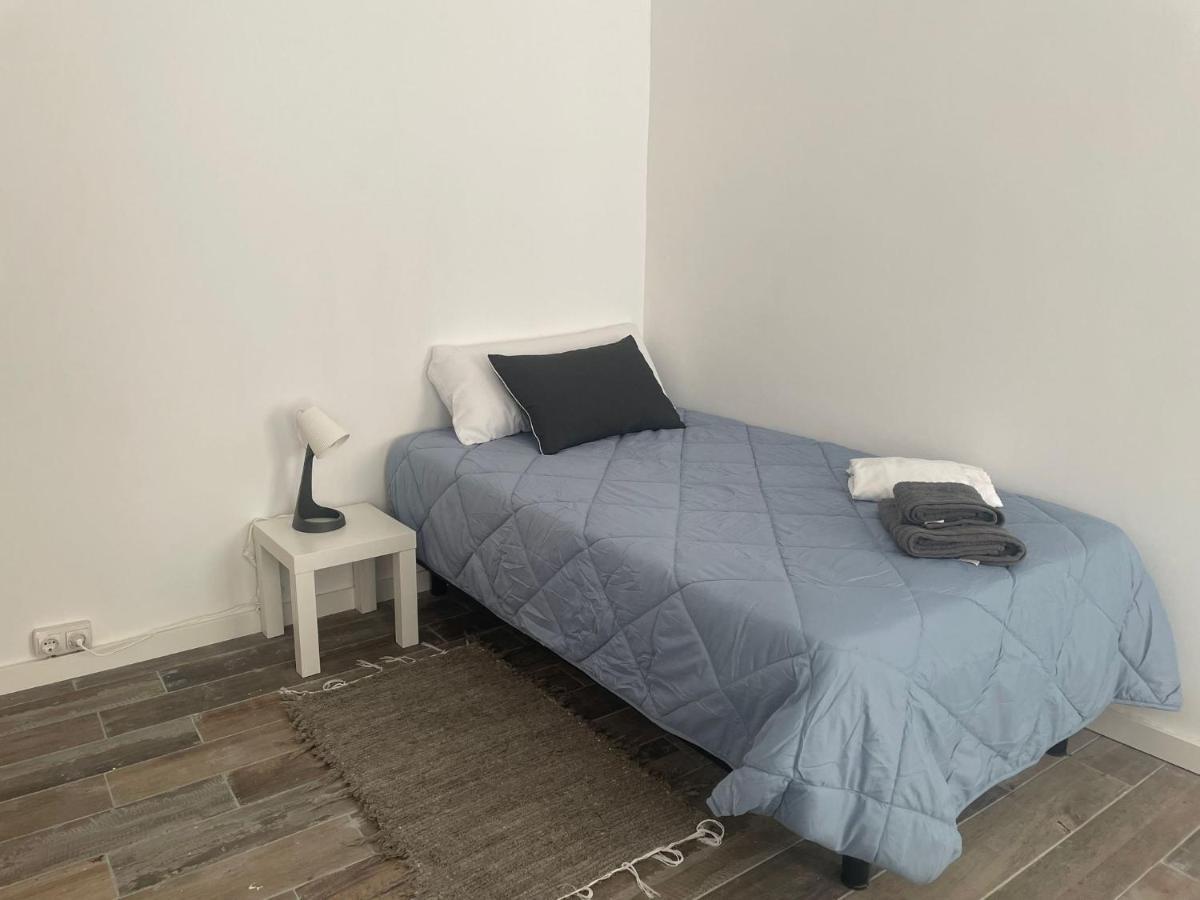 Piso En El Centro Del Vendrell. Alojamiento Entero. Apartamento Exterior foto